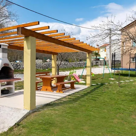Paola Apartment Hrvatini